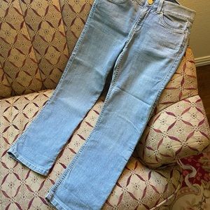 Rafaella weekend light wash stretch straight jeans Excellent condition. Size 6.